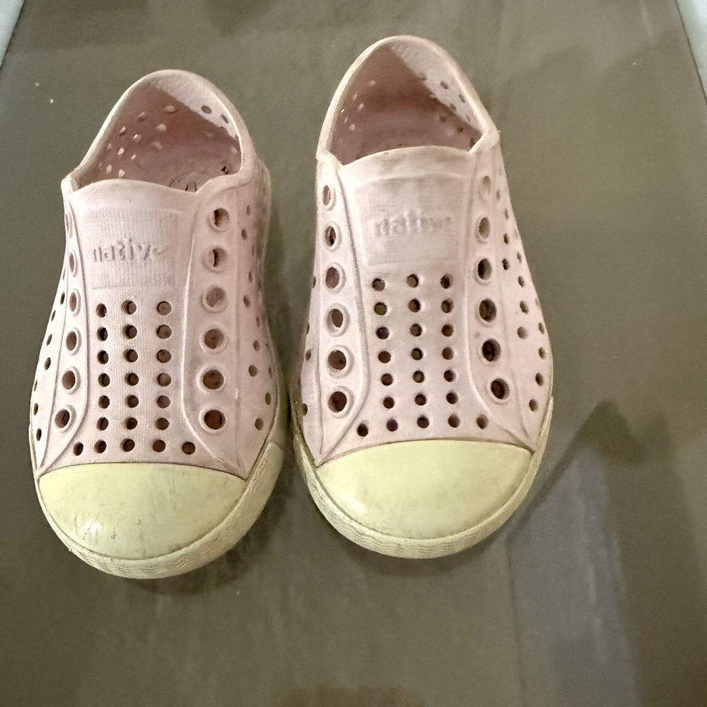 Native Pink Water Shoes Breathable Slip-On children’s size 5
